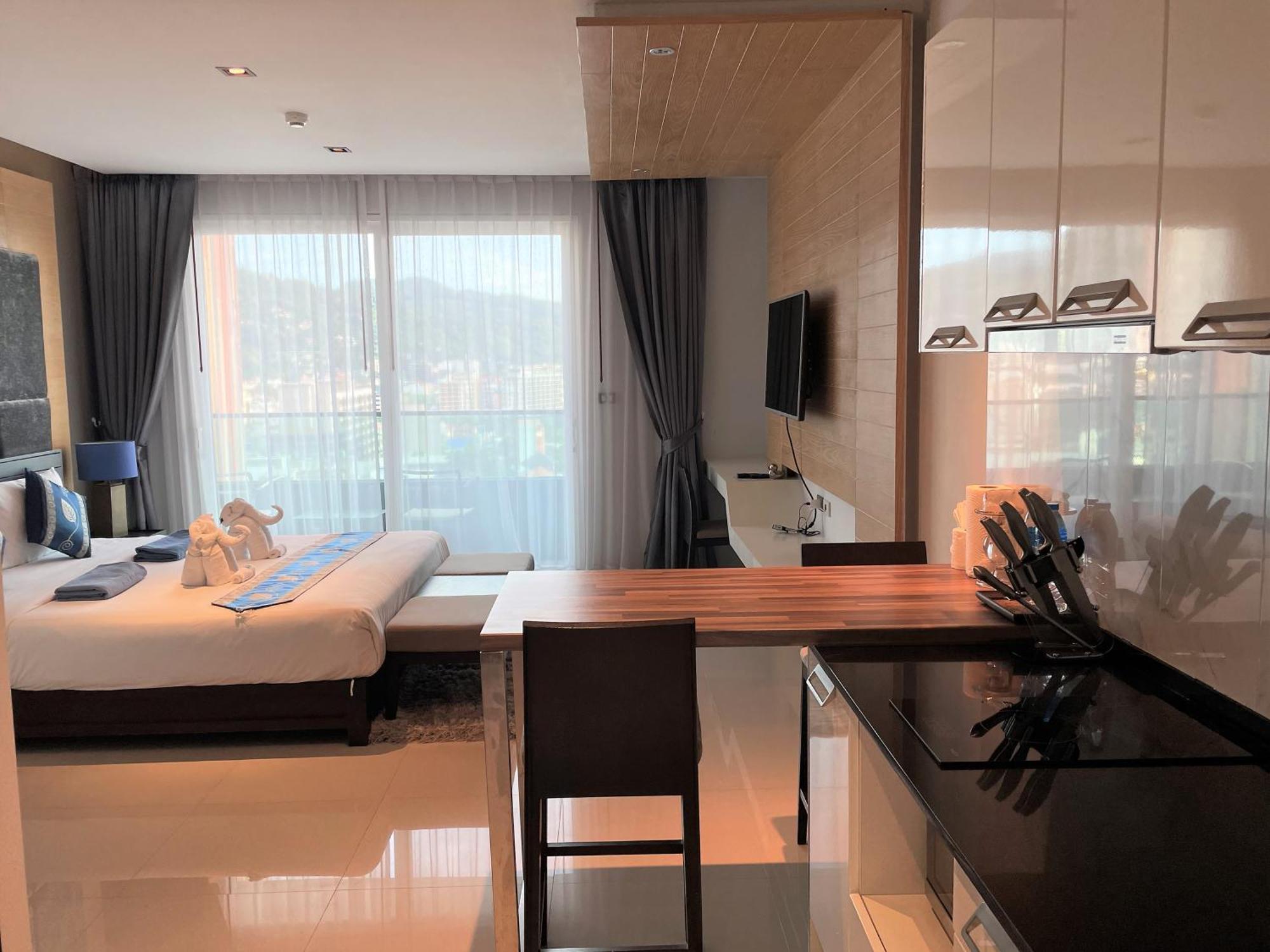 Emerald Terrace Apartments By Lofty Patong Екстериор снимка