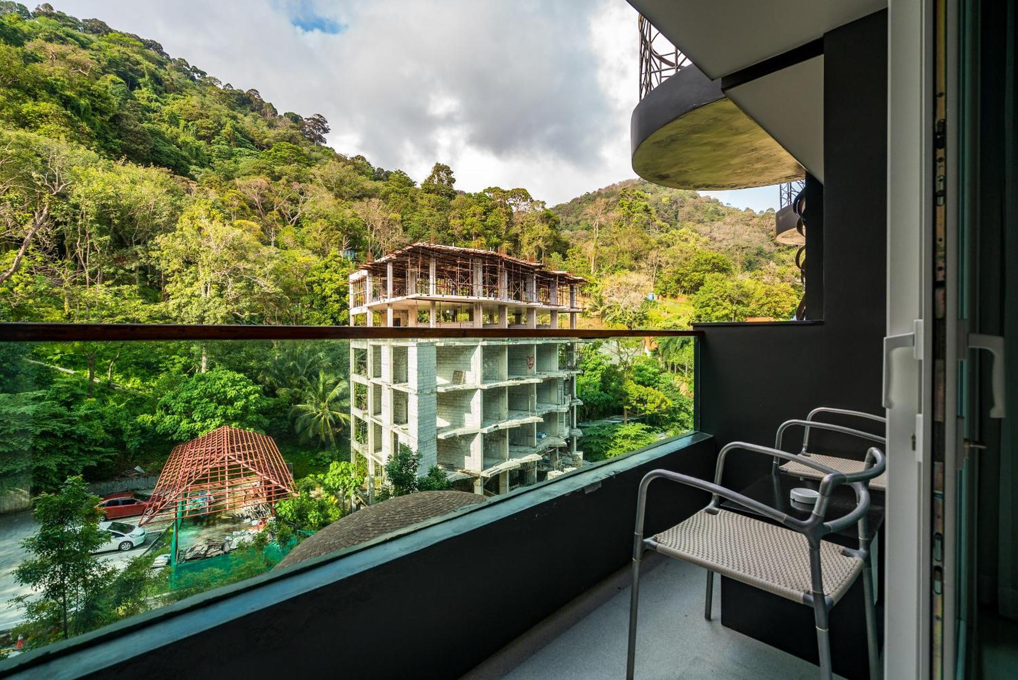 Emerald Terrace Apartments By Lofty Patong Екстериор снимка